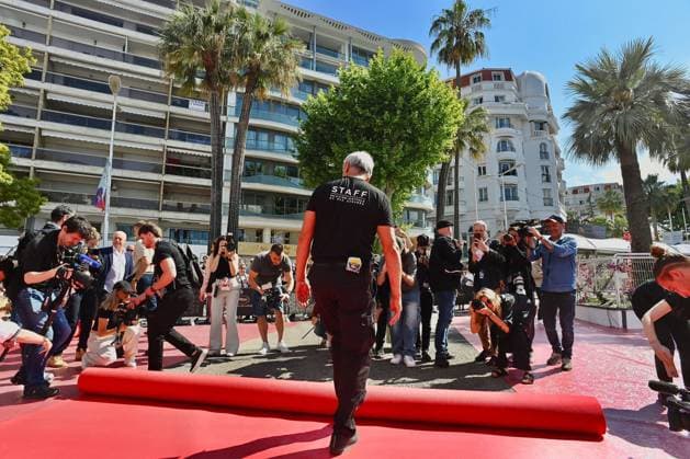 Cannes - Red Carpet Roll Out Workers prepare the red carpet to be rolled out ahead of the 78th annual Cannes Film Festival on May 13, 2025 in Cannes, France. Photo by Franck Caste ABACAPRESS.COM Cannes France  Copyright: xCastelxFranck ABACAx