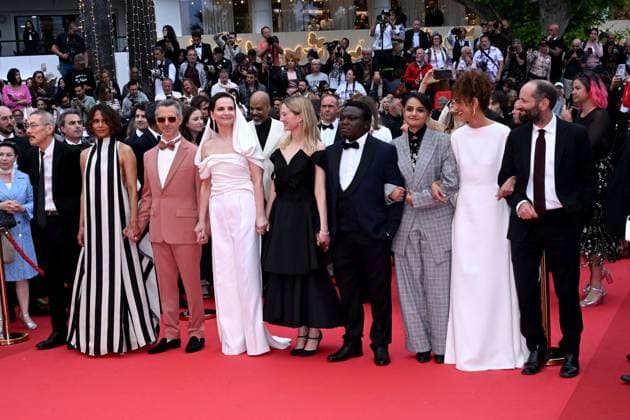 Cannes, 78th Cannes Film Festival 2025, Red Carpet premiere Opening Ceremony Cannes, 78th Cannes Film Festival 2025, Red Carpet premiere Opening Ceremony In the photo: Hong Sang-soo, Halle Berry, Jeremy Strong, Juliette Binoche, Alba Rohrwacher, Dieudo Hamadi, Payal Kapadia, Leïla Slimani, Carlos Reygadas Cannes France Copyright: xIPA ABACAx