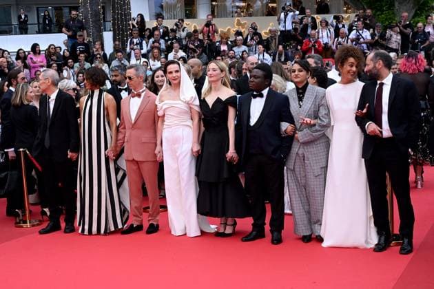 Cannes, 78th Cannes Film Festival 2025, Red Carpet premiere Opening Ceremony Cannes, 78th Cannes Film Festival 2025, Red Carpet premiere Opening Ceremony In the photo: Hong Sang-soo, Halle Berry, Jeremy Strong, Juliette Binoche, Alba Rohrwacher, Dieudo Hamadi, Payal Kapadia, Leïla Slimani, Carlos Reygadas Cannes France Copyright: xIPA ABACAx