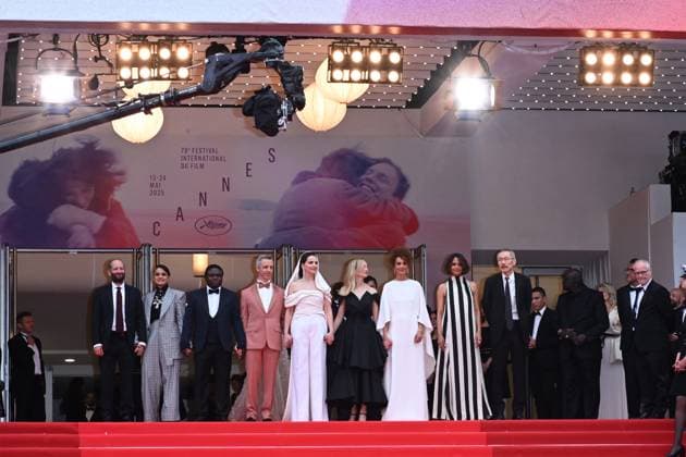 Cannes, 78th Cannes Film Festival 2025, Red Carpet premiere Opening Ceremony Cannes, 78th Cannes Film Festival 2025, Red Carpet premiere Opening Ceremony In the photo: Carlos Reygadas, Payal Kapadia, guest, Jeremy Strong, Juliette Binoche, Alba Rohrwacher, Leïla Slimani, Halle Berry, Hong Sang-soo Cannes France Copyright: xIPA ABACAx
