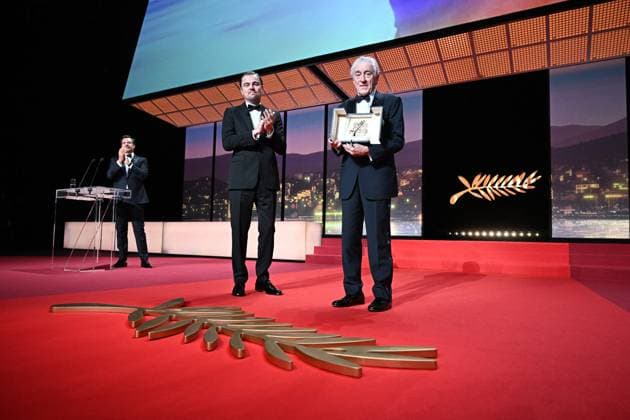 RECORD DATE NOT STATED Robert De Niro Receives Honorary Palme D Or - France Robert De Niro receives an honorary Palme d Or from Leonardo DiCaprio and are seen onstage during the opening ceremony at the 78th annual Cannes Film Festival at the Palais de Festival on May 13, 2025 in Cannes, France. Photo by David Niviere ABACAPRESS.COM Cannes France  Copyright: xNivierexDavid ABACAPRESS.COMx