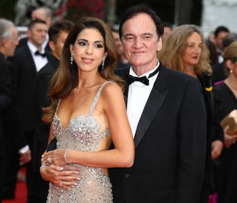 May 13, 2025, Cannes, Cote D azur, France: QUENTIN TARANTINO and his wife DANIELLA PICK on the red carpet for the Opening Ceremony and the Leave One Day Premiere screening at the 78th Annual Cannes Film Festival at Palais des Festivals in Cannes, France Cannes France - ZUMAc179 20250513_zep_c179_112 Copyright: xMickaelxChavetx