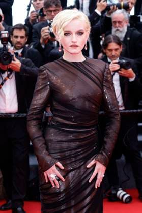Julia Garner at the Opening Ceremony with the premiere of the feature film Partir un jour Leave One Day at the Festival de Cannes 2025 78 Cannes International Film Festival at the Palais des Festivals Cannes, 13 05 2025 Foto:xD.xBedrosianx xFuturexImagex opening_cannes_5539
