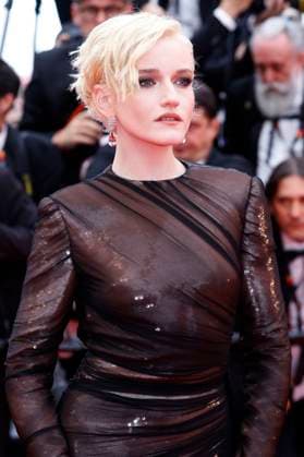 Julia Garner at the Opening Ceremony with the premiere of the feature film Partir un jour Leave One Day at the Festival de Cannes 2025 78 Cannes International Film Festival at the Palais des Festivals Cannes, 13 05 2025 Foto:xD.xBedrosianx xFuturexImagex opening_cannes_5542