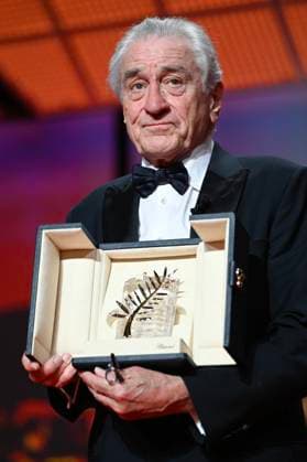 78eme Festival International du Film de Cannes Cérémonie douverture Robert De Niro reçoit une Palme dOr 78th International Cannes Film Festival Inside opening ceremony Robert de Niro recieve Achievement golden award 444096 2025 05 13 France De Niro, Robert  Copyright: xSergexArnalx xStarfacex STAR_444096_031
