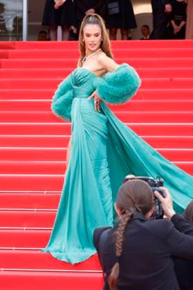 Alessandra Ambrosio at the Opening Ceremony with the premiere of the feature film Partir un jour Leave One Day at the Festival de Cannes 2025 78 Cannes International Film Festival at the Palais des Festivals Cannes, 13 05 2025 Foto:xD.xBedrosianx xFuturexImagex opening_cannes_5570
