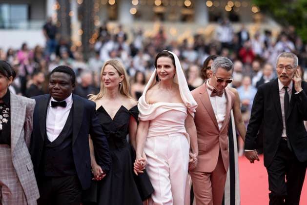 Le jury Dieudo Hamadi, Alba Rohrwacher, Juliette Binoche, Jeremy Strong, Hong Sangsoo Montée des marches du film Partir un jour pour la cérémonie douverture du 78ème Festival International du Film de Cannes, au Palais des Festivals à Cannes Le 13 mai 2025 Jacovides Moreau Bestimage Red carpet of the film Leave One Day for the opening of the 78th Cannes International Film Festival at the Palais des Festivals in Cannes, France On may 13th 2025 unknown  Copyright: xJACOVIDES-MOREAUx xBESTIMAGExJACOVIDES-MOREAUx xBESTIMAGEx