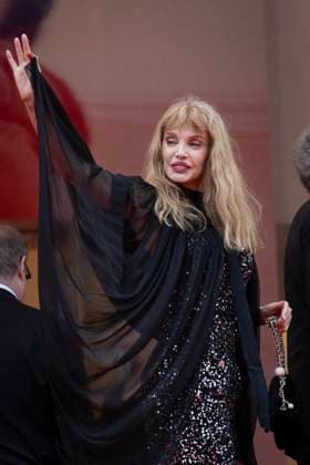 Arielle Dombasle Montée des marches du film Partir un jour pour la cérémonie douverture du 78ème Festival International du Film de Cannes, au Palais des Festivals à Cannes Le 13 mai 2025 Jacovides Moreau Bestimage Red carpet of the film Leave One Day for the opening of the 78th Cannes International Film Festival at the Palais des Festivals in Cannes, France On may 13th 2025 unknown  Copyright: xJACOVIDES-MOREAUx xBESTIMAGExJACOVIDES-MOREAUx xBESTIMAGEx