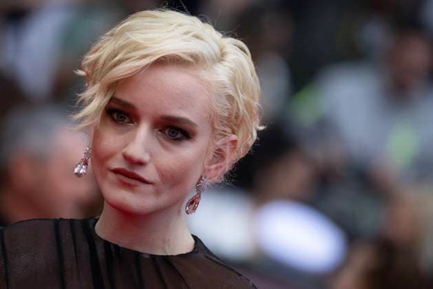 Julia Garner Montée des marches du film Partir un jour pour la cérémonie douverture du 78ème Festival International du Film de Cannes, au Palais des Festivals à Cannes On may 13th 2025 Jacovides Moreau Bestimage Red carpet of the movie Leave One Day for the opening of the 78th Cannes International Film Festival at the Palais des Festivals in Cannes, France On may 13th 2025  Copyright: xJACOVIDES-MOREAUx xBESTIMAGExJACOVIDES-MOREAUx xBESTIMAGEx