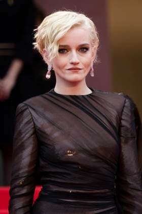 Julia Garner Montée des marches du film Partir un jour pour la cérémonie douverture du 78ème Festival International du Film de Cannes, au Palais des Festivals à Cannes On may 13th 2025 Jacovides Moreau Bestimage Red carpet of the movie Leave One Day for the opening of the 78th Cannes International Film Festival at the Palais des Festivals in Cannes, France On may 13th 2025  Copyright: xJACOVIDES-MOREAUx xBESTIMAGExJACOVIDES-MOREAUx xBESTIMAGEx