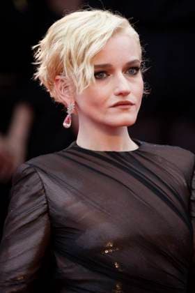 Julia Garner Montée des marches du film Partir un jour pour la cérémonie douverture du 78ème Festival International du Film de Cannes, au Palais des Festivals à Cannes On may 13th 2025 Jacovides Moreau Bestimage Red carpet of the movie Leave One Day for the opening of the 78th Cannes International Film Festival at the Palais des Festivals in Cannes, France On may 13th 2025  Copyright: xJACOVIDES-MOREAUx xBESTIMAGExJACOVIDES-MOREAUx xBESTIMAGEx