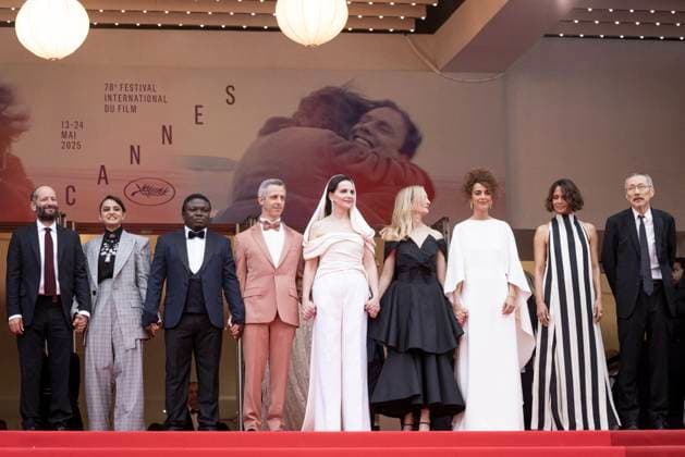 The jury Carlos Reygadas, Payal Kapadia, Dieudo Hamadi, Jeremy Strong, Juliette Binoche, Alba Rohrwacher, Leïla Slimani, Halle Berry, Hong Sangsoo Montée des marches du film Partir un jour pour la cérémonie douverture du 78ème Festival International du Film de Cannes, au Palais des Festivals à Cannes Le 13 mai 2025 Jacovides Moreau Bestimage Red carpet of the movie Leave One Day for the opening of the 78th Cannes International Film Festival at the Palais des Festivals in Cannes, France On may 13th 2025 unknown Copyright: xJACOVIDES-MOREAUx xBESTIMAGExJACOVIDES-MOREAUx xBESTIMAGEx