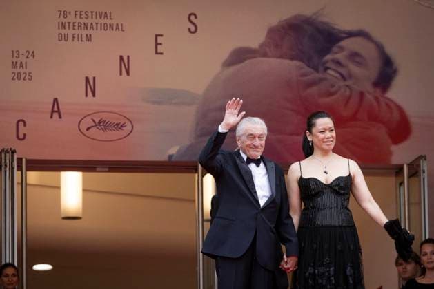 Robert de Niro et sa compagne Tiffany Chen Montée des marches du film Partir un jour pour la cérémonie douverture du 78ème Festival International du Film de Cannes, au Palais des Festivals à Cannes Le 13 mai 2025 Jacovides Moreau Bestimage Red carpet of the movie Leave One Day for the opening of the 78th Cannes International Film Festival at the Palais des Festivals in Cannes, France On may 13th 2025  Copyright: xJACOVIDES-MOREAUx xBESTIMAGExJACOVIDES-MOREAUx xBESTIMAGEx