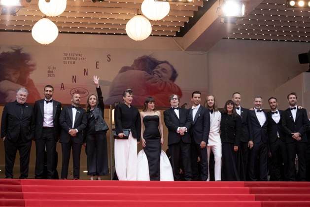 Guest, Mhamed Arezki, Pierre Antoine Billon, Dominique Blanc, Amélie Bonnin, Juliette Armanet, François Rollin, Tewfik Jallab, Dimitri Lucas, guest Montée des marches du film Partir un jour pour la cérémonie douverture du 78ème Festival International du Film de Cannes, au Palais des Festivals à Cannes Le 13 mai 2025 Jacovides Moreau Bestimage Red carpet of the movie Leave One Day for the opening of the 78th Cannes International Film Festival at the Palais des Festivals in Cannes, France On may 13th 2025 unknown Copyright: xJACOVIDES-MOREAUx xBESTIMAGExJACOVIDES-MOREAUx xBESTIMAGEx