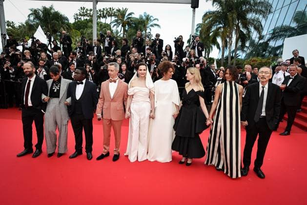 FESTIVAL DE CANNES 2025 PHOTOPQR LE PARISIEN Fred Dugit Cannes 13 05 2025 Culture Cinéma Cannes 06 , le 13 05 2025 78e festival internationale du film de Cannes Montée des marches du film PARTIR UN JOUR Hors Compétition de Amélie Bonnin pour louverture du festival Jury du 78e Festival de Cannes, presided by French actress Juliette Binoche She is surrounded by American actress and filmmaker Halle Berry, Indian director and screenwriter Payal Kapadia, Italian actress Alba Rohrwacher, Franco-Moroccan writer Leïla Slimani, Congolese director, documentary filmmaker and producer Dieudo Hamadi, Korean director and screenwriter Hong Sangsoo, Mexican director, screenwriter and producer Carlos Reygadas and American actor Jeremy Strong Photo LP Fred Copyright: xPHOTOPQR LExPARISIEN MAXPPPxFredxDugitx 20250513LPA3858 20250513LPA3858