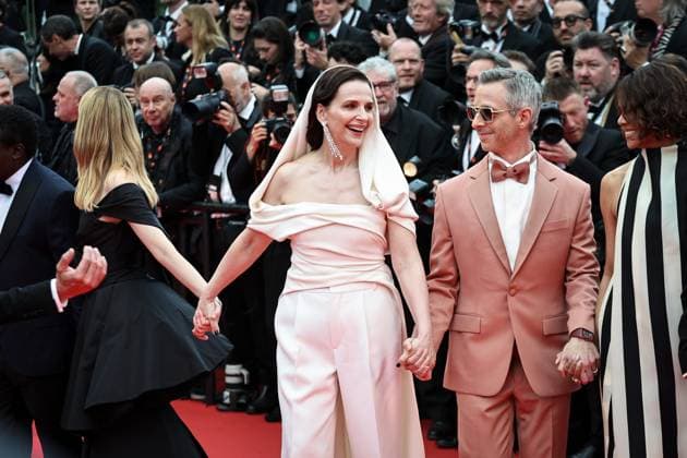 FESTIVAL DE CANNES 2025 PHOTOPQR LE PARISIEN Fred Dugit Cannes 13 05 2025 Culture Cinéma Cannes 06 , le 13 05 2025 78e festival internationale du film de Cannes Montée des marches du film PARTIR UN JOUR Hors Compétition de Amélie Bonnin pour louverture du festival Jury du 78e Festival de Cannes, presided by French actress Juliette Binoche She is surrounded by American actress and filmmaker Halle Berry, Indian director and screenwriter Payal Kapadia, Italian actress Alba Rohrwacher, Franco-Moroccan writer Leïla Slimani, Congolese director, documentary filmmaker and producer Dieudo Hamadi, Korean director and screenwriter Hong Sangsoo, Mexican director, screenwriter and producer Carlos Reygadas and American actor Jeremy Strong Photo LP Fred Copyright: xPHOTOPQR LExPARISIEN MAXPPPxFredxDugitx 20250513LPA3895 20250513LPA3895