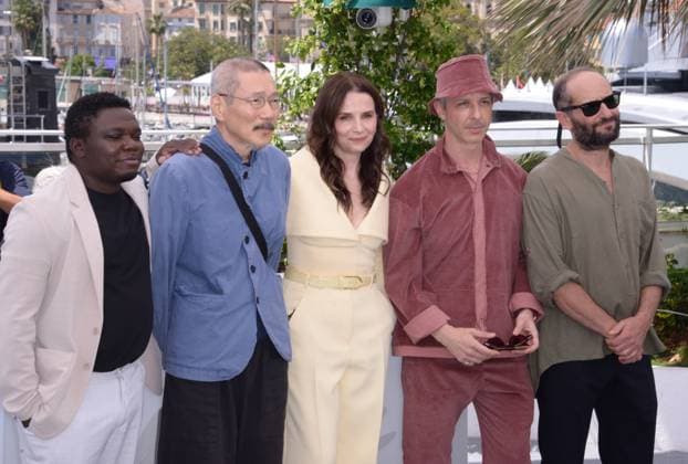 May 13, 2025, Cannes, France: CANNES, FRANCE - MAY 13: (L-R) Dieudo Hamadi, Hong Sang-soo, Juliette Binoche, Jeremy Strong and Carlos Reygadas during the Jury photocall at the 78th annual Cannes Film Festival at on May 13, 2025 in Cannes, France Cannes France - ZUMAi09_ 20250513_zaf_i09_061 Copyright: xFrederickxInjimbertx