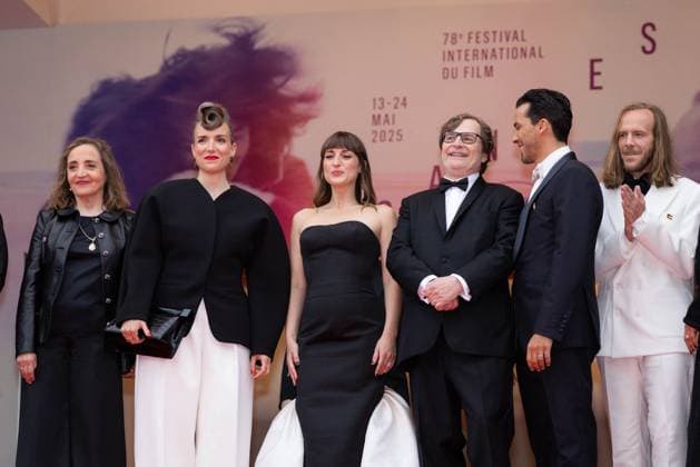 Cannes - Opening Ceremony Mhamed Arezki, Pierre-Antoine Billon, Dominique Blanc, Amelie Bonnin, Juliette Armanet, François Rollin, Tewfik Jallab attend the red carpet for the opening ceremony and Partir Un Jour (Leave One Day) screening at the 78th annual Cannes Film Festival at on May 13, 2025 in Cannes, France. Photo by Shootpix ABACAPRESS.COM Cannes France  Copyright: xShootpix ABACAx