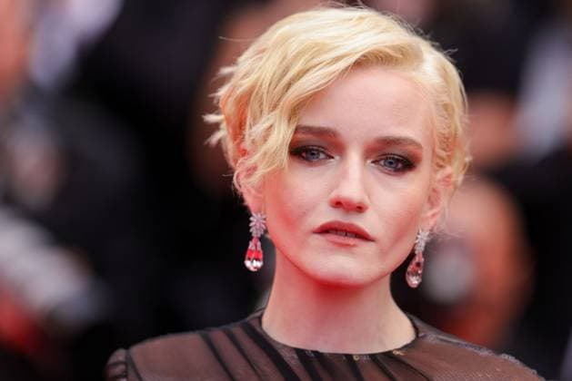 Cannes - Opening Ceremony Julia Garner attends the red carpet for the opening ceremony and Partir Un Jour (Leave One Day) screening at the 78th annual Cannes Film Festival at Palais des Festivals on May 13, 2025 in Cannes, France. Photo by Shootpix ABACAPRESS.COM Cannes France  Copyright: xShootpix ABACAx