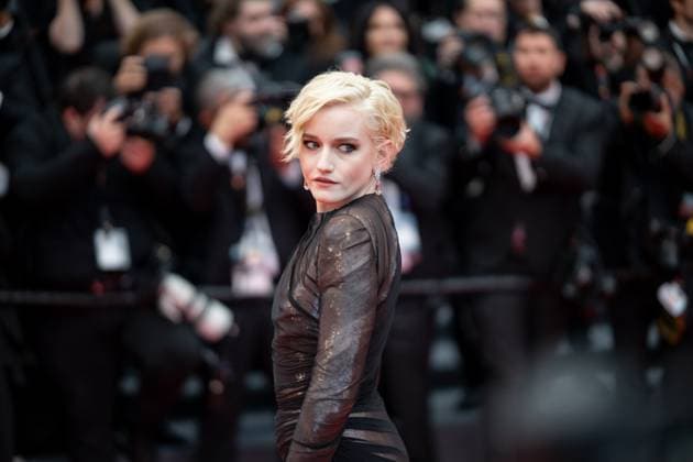 Opening Ceremony And Partir Un Jour (Leave One Day) Red Carpet - The 78th Annual Cannes Film Festival Julia Garner attends the red carpet for the opening ceremony and Partir Un Jour (Leave One Day) screening at the 78th annual Cannes Film Festival at Palais des Festivals in Cannes, France, on May 13, 2025. Cannes France  Copyright: xLucaxCarlinox originalFilename: carlino-notitle250513_npT0O.jpg