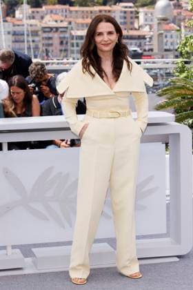 Cannes - Jury Photocall Juliette Binoche poses during the Jury photocall at the 78th annual Cannes Film Festival at Palais des Festivals on May 13, 2025 in Cannes, France. Photo by Anne Barson ABACAPRESS.COM Cannes France  Copyright: xBarsonxAnne ABACAx
