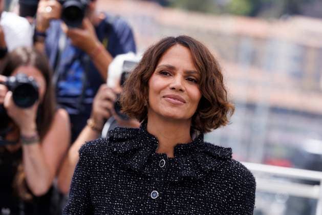 Cannes - Jury Photocall Halle Berry poses during the Jury photocall at the 78th annual Cannes Film Festival at Palais des Festivals on May 13, 2025 in Cannes, France. Photo by Anne Barson ABACAPRESS.COM Cannes France  Copyright: xBarsonxAnne ABACAx