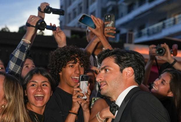 Carlos Sainz Jr and his partner Rebecca Donaldson leave the Martinez Hotel during the 78th Cannes International Film Festival Carlos Sainz Jr and his partner Rebecca Donaldson leave the Martinez Hotel during the 78th Cannes International Film Festival on May 13, 2025 Cannes France Martin Bousseau Bestimage Carlos Sainz Jr and his partner Rebecca Donaldson leave the Martinez Hotel during the 78th Cannes International Film Festival on May 13, 2025 Cannes France  Copyright: xMartinxBousseaux xBestimagexMartinxBousseaux xBestimagex
