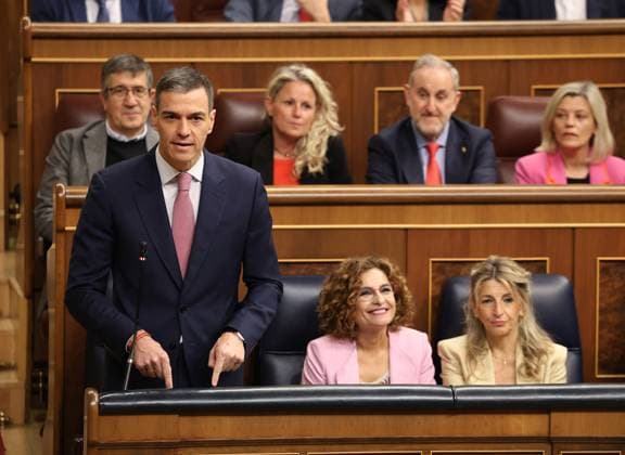 News Themen der Woche KW20 The Government appears in Congress for the blackout The President of the Government, Pedro Sánchez, intervenes during a session of control to the Government in the Congress of Deputies, on May 14, 2025, in Madrid Spain During the plenary, the Congress has accounted for the general blackout of last April 28, whose causes are still unknown In parallel to the investigation of the Executive, the National Commission of Markets and Competition CNMC will also conduct an investigation of the blackout 14 MAY 2025 GOVERNMENT CONGRESS OUTAGE Marta Ferná Madrid Madrid Madrid Spain  Copyright: xMartaxFernandezx 6718444