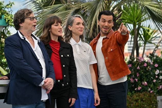 Entertainment Bilder des Tages Cannes Leave One Day Photocall JR Francois Rollin, Juliette Armanet, Amelie Bonnin, Tewfik Jallab attending the photocall for Leave One Day, presented Out of Competition, Cannes, France on May 14, 2025 as part of the 78th Cannes Film Festival. Photo by Julien Reynaud APS-Medias ABACAPRESS.COM Cannes France  Copyright: xReynaudxJulien APS-Medias ABACAx