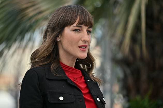 Cannes Leave One Day Photocall JR Juliette Armanet attending the photocall for Leave One Day, presented Out of Competition, Cannes, France on May 14, 2025 as part of the 78th Cannes Film Festival. Photo by Julien Reynaud APS-Medias ABACAPRESS.COM Cannes France  Copyright: xReynaudxJulien APS-Medias ABACAx
