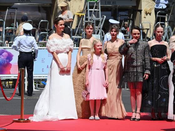 Cannes, 78th Cannes Film Festival 2025 - day 2 - red carpet of Sound Of Falling Cannes, 78th Cannes Film Festival 2025 - day 2 - red carpet of Sound Of Falling In the picture: Luise Heyer, Lea Drinda, Hanna Heckt, Lena Urzendowsky and Susanne Wüst Cannes France  Copyright: xIPA ABACAx