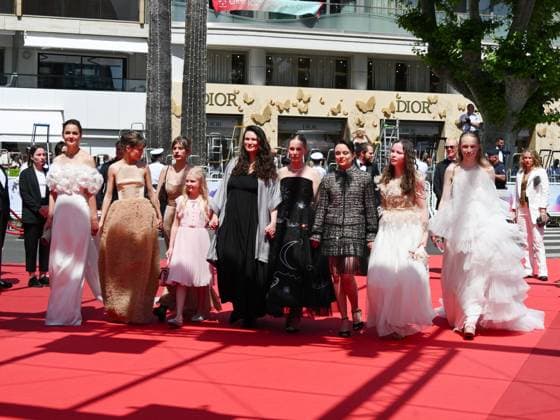 Cannes, 78th Cannes Film Festival 2025 - day 2 - red carpet of Sound Of Falling Cannes, 78th Cannes Film Festival 2025 - day 2 - red carpet of Sound Of Falling In the picture: Luise Heyer, Lea Drinda, Hanna Heckt, Lena Urzendowsky and Susanne Wüst Cannes France  Copyright: xIPA ABACAx