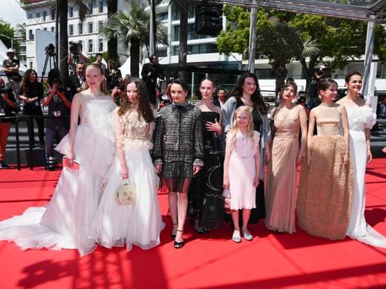 Cannes, 78th Cannes Film Festival 2025 - day 2 - red carpet of Sound Of Falling Cannes, 78th Cannes Film Festival 2025 - day 2 - red carpet of Sound Of Falling In the picture: Luise Heyer, Lea Drinda, Hanna Heckt, Lena Urzendowsky and Susanne Wüst Cannes France  Copyright: xIPA ABACAx