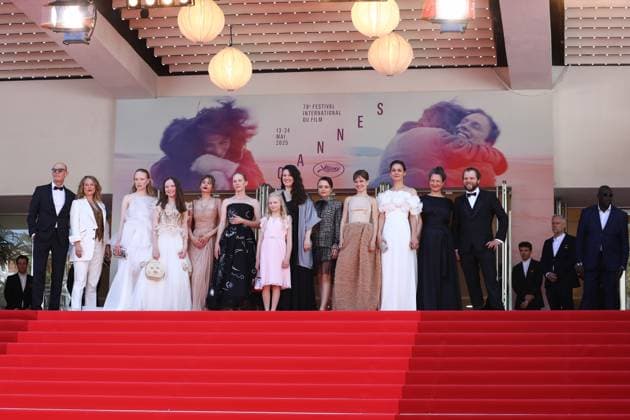 May 14, 2025, Cannes, Cote D azur, France: Cast and crew of Sound of Falling including LUISE HEYER, LEA DRINDA, HANNA HECKT, MASCHA SCHILINSKI, SUSANNE WUST, LENA URZENDOWSKY, LAENI GEISELER, ANDREW BOLTON, LUZIA OPPERMANN and MAREN SCHMITT attend the red carpet for the Sound of Falling Premiere screening at the 78th Annual Cannes Film Festival at Palais des Festivals in Cannes, France Cannes France - ZUMAc179 20250514_zep_c179_147 Copyright: xMickaelxChavetx