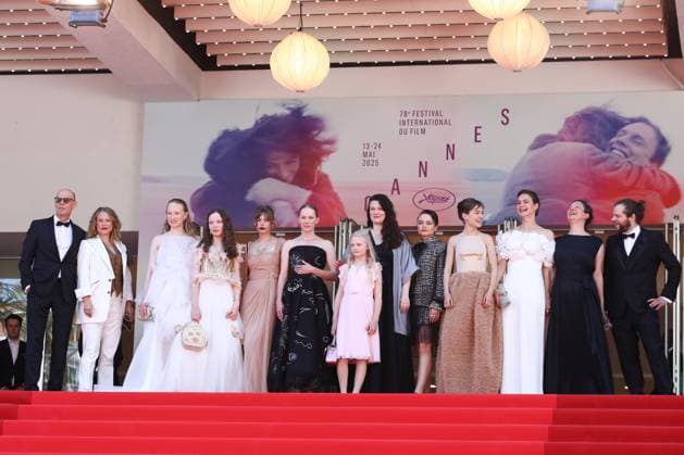 May 14, 2025, Cannes, Cote D azur, France: Cast and crew of Sound of Falling including LUISE HEYER, LEA DRINDA, HANNA HECKT, MASCHA SCHILINSKI, SUSANNE WUST, LENA URZENDOWSKY, LAENI GEISELER, ANDREW BOLTON, LUZIA OPPERMANN and MAREN SCHMITT attend the red carpet for the Sound of Falling Premiere screening at the 78th Annual Cannes Film Festival at Palais des Festivals in Cannes, France Cannes France - ZUMAc179 20250514_zep_c179_148 Copyright: xMickaelxChavetx