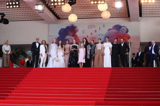 May 14, 2025, Cannes, Cote D azur, France: Cast and crew of Sound of Falling including LUISE HEYER, LEA DRINDA, HANNA HECKT, MASCHA SCHILINSKI, SUSANNE WUST, LENA URZENDOWSKY, LAENI GEISELER, ANDREW BOLTON, LUZIA OPPERMANN and MAREN SCHMITT attend the red carpet for the Sound of Falling Premiere screening at the 78th Annual Cannes Film Festival at Palais des Festivals in Cannes, France Cannes France - ZUMAc179 20250514_zep_c179_145 Copyright: xMickaelxChavetx