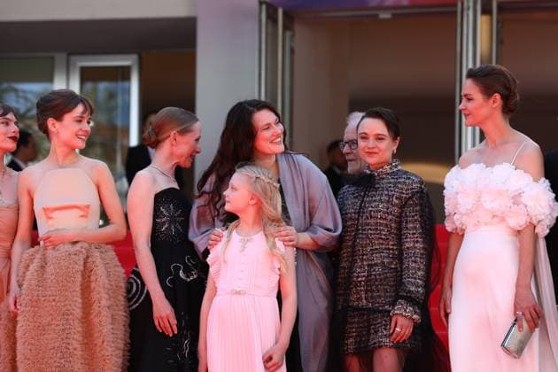 May 14, 2025, Cannes, Cote D azur, France: Cast and crew of Sound of Falling including LUISE HEYER, LEA DRINDA, HANNA HECKT, MASCHA SCHILINSKI, SUSANNE WUST, LENA URZENDOWSKY, LAENI GEISELER, ANDREW BOLTON, LUZIA OPPERMANN and MAREN SCHMITT attend the red carpet for the Sound of Falling Premiere screening at the 78th Annual Cannes Film Festival at Palais des Festivals in Cannes, France Cannes France - ZUMAc179 20250514_zep_c179_151 Copyright: xMickaelxChavetx