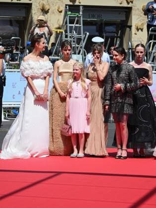 Cannes, France: Cannes, 78th Cannes Film Festival 2025 - day 2 - red carpet of Sound Of Falling In the picture: Luise Heyer, Lea Drinda, Hanna Heckt, Lena Urzendowsky and Susanne Wüst Cannes France  - ZUMAp169 20250514_zea_p169_488 Copyright: xSimonexComix