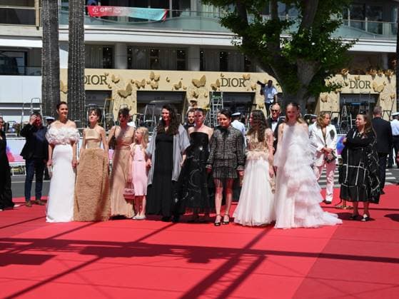 Cannes, France: Cannes, 78th Cannes Film Festival 2025 - day 2 - red carpet of Sound Of Falling In the picture: Luise Heyer, Lea Drinda, Hanna Heckt, Lena Urzendowsky and Susanne Wüst Cannes France  - ZUMAp169 20250514_zea_p169_491 Copyright: xSimonexComix
