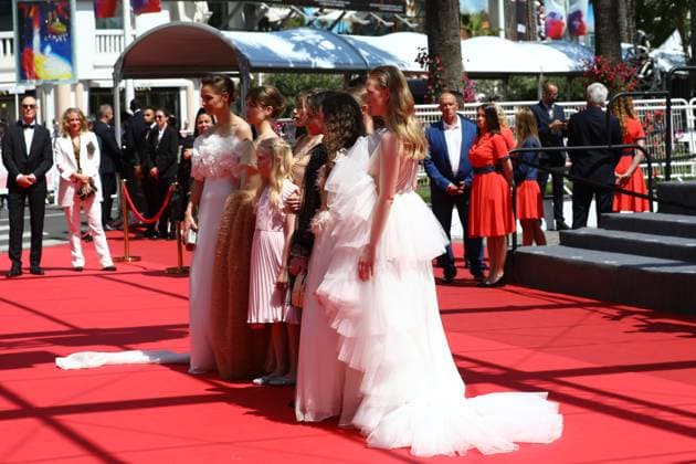 May 14, 2025, Cannes, Cote D azur, France: Cast and crew of Sound of Falling including LUISE HEYER, LEA DRINDA, HANNA HECKT, MASCHA SCHILINSKI, SUSANNE WUST, LENA URZENDOWSKY, LAENI GEISELER, ANDREW BOLTON, LUZIA OPPERMANN and MAREN SCHMITT attend the red carpet for the Sound of Falling Premiere screening at the 78th Annual Cannes Film Festival at Palais des Festivals in Cannes, France Cannes France - ZUMAc179 20250514_zep_c179_160 Copyright: xMickaelxChavetx