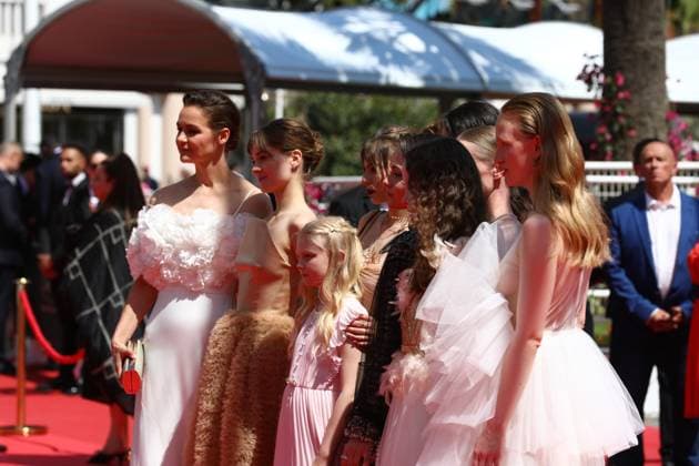 May 14, 2025, Cannes, Cote D azur, France: Cast and crew of Sound of Falling including LUISE HEYER, LEA DRINDA, HANNA HECKT, MASCHA SCHILINSKI, SUSANNE WUST, LENA URZENDOWSKY, LAENI GEISELER, ANDREW BOLTON, LUZIA OPPERMANN and MAREN SCHMITT attend the red carpet for the Sound of Falling Premiere screening at the 78th Annual Cannes Film Festival at Palais des Festivals in Cannes, France Cannes France - ZUMAc179 20250514_zep_c179_161 Copyright: xMickaelxChavetx