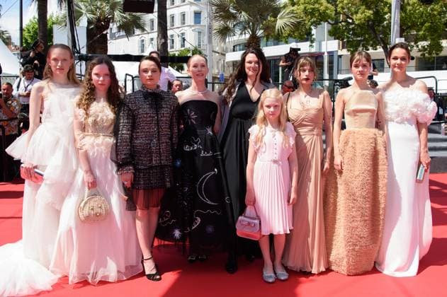 Sound Of Falling Red Carpet NG Luise Heyer, Lea Drinda, a guest, Mascha Schilinski, Hanna Heckt, Susanne Wust, Lena Urzendowsky, Laeni Geiseler and Luzia Oppermann attending the ‘Sound Of Falling’ Screening and Red Carpet at Palais Des Festivals in Cannes, France on May 14 2025 as part of the 78th Cannes Film Festival. Photo by Nicolas Genin ABACAPRESS.COM Cannes France  Copyright: xGeninxNicolas ABACAx