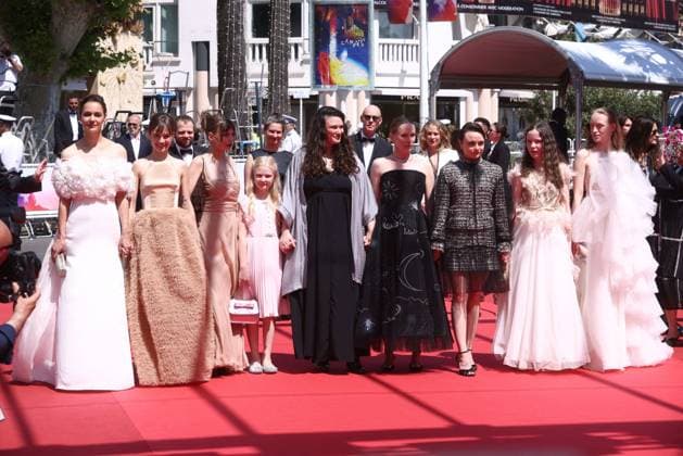Cannes Sound Of Falling Screening JD Luise Heyer, Lea Drinda, a guest, Hanna Heckt, Mascha Schilinski, Susanne Wüst, Lena Urzendowsky, Laeni Geiseler and Luzia Oppermann walking the red carpet ahead of the screening of Sound of Falling, presented in Competition, Cannes, France on May 14, 2025 as part of the 78th Cannes Film Festival. Jerome Domine ABACAPRESS.COM Cannes France  Copyright: xDominexJerome ABACAx