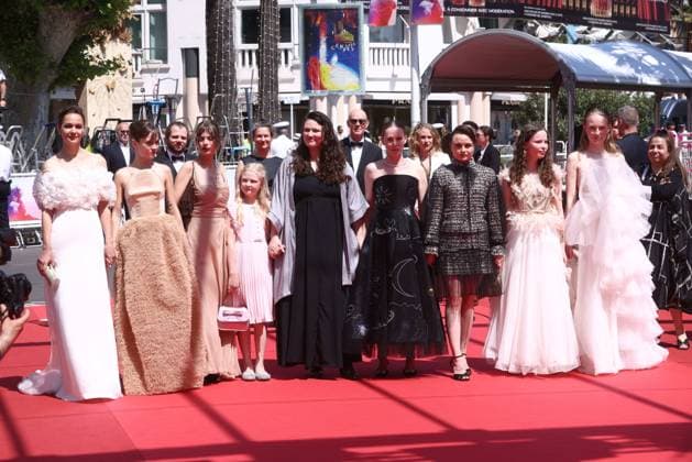 Cannes Sound Of Falling Screening JD Luise Heyer, Lea Drinda, a guest, Hanna Heckt, Mascha Schilinski, Susanne Wüst, Lena Urzendowsky, Laeni Geiseler and Luzia Oppermann walking the red carpet ahead of the screening of Sound of Falling, presented in Competition, Cannes, France on May 14, 2025 as part of the 78th Cannes Film Festival. Jerome Domine ABACAPRESS.COM Cannes France  Copyright: xDominexJerome ABACAx