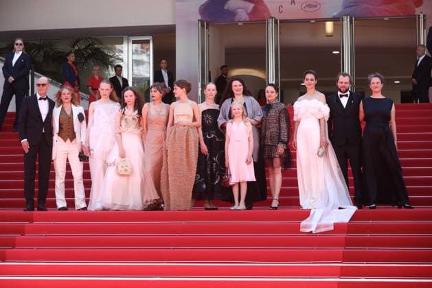 Cannes Sound Of Falling Screening JD Lucas Schmidt, Maren Schmitt, Luzia Oppermann, Laeni Geiseler, guest, Susanne Wüst, Hanna Heckt, Mascha Schilinski, Lena Urzendowsky, Lea Drinda, Luise Heyer, Louise Peters and Fabian Gamper walking the red carpet ahead of the screening of Sound of Falling, presented in Competition, Cannes, France on May 14, 2025 as part of the 78th Cannes Film Festival. Jerome Domine ABACAPRESS.COM Cannes France  Copyright: xDominexJerome ABACAx