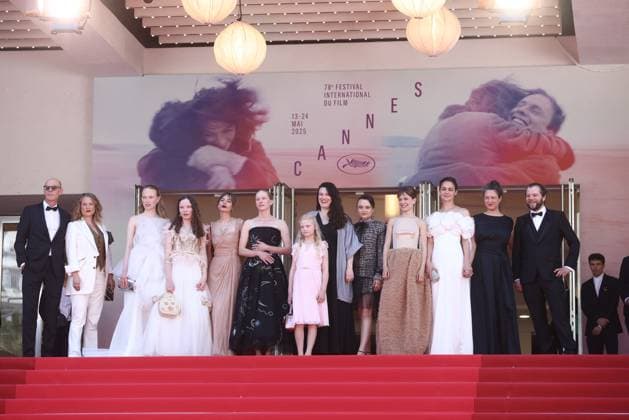 Cannes Sound Of Falling Screening JD Lucas Schmidt, Maren Schmitt, Luzia Oppermann, Laeni Geiseler, guest, Susanne Wüst, Hanna Heckt, Mascha Schilinski, Lena Urzendowsky, Lea Drinda, Luise Heyer, Louise Peters and Fabian Gamper walking the red carpet ahead of the screening of Sound of Falling, presented in Competition, Cannes, France on May 14, 2025 as part of the 78th Cannes Film Festival. Jerome Domine ABACAPRESS.COM Cannes France  Copyright: xDominexJerome ABACAx