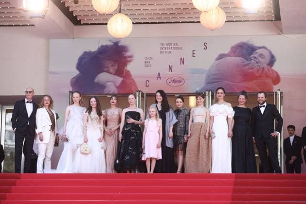 Cannes Sound Of Falling Screening JD Lucas Schmidt, Maren Schmitt, Luzia Oppermann, Laeni Geiseler, guest, Susanne Wüst, Hanna Heckt, Mascha Schilinski, Lena Urzendowsky, Lea Drinda, Luise Heyer, Louise Peters and Fabian Gamper walking the red carpet ahead of the screening of Sound of Falling, presented in Competition, Cannes, France on May 14, 2025 as part of the 78th Cannes Film Festival. Jerome Domine ABACAPRESS.COM Cannes France  Copyright: xDominexJerome ABACAx