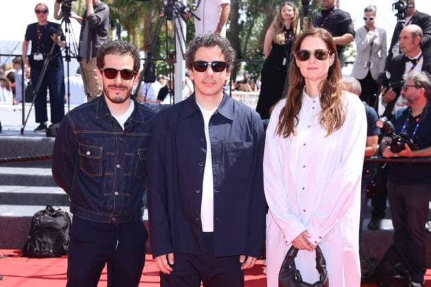 Cannes Sound Of Falling Screening JD Elisha Karmitz, Nathanaël Karmitz and a guest walking the red carpet ahead of the screening of Sound of Falling, presented in Competition, Cannes, France on May 14, 2025 as part of the 78th Cannes Film Festival. Jerome Domine ABACAPRESS.COM Cannes France  Copyright: xDominexJerome ABACAx