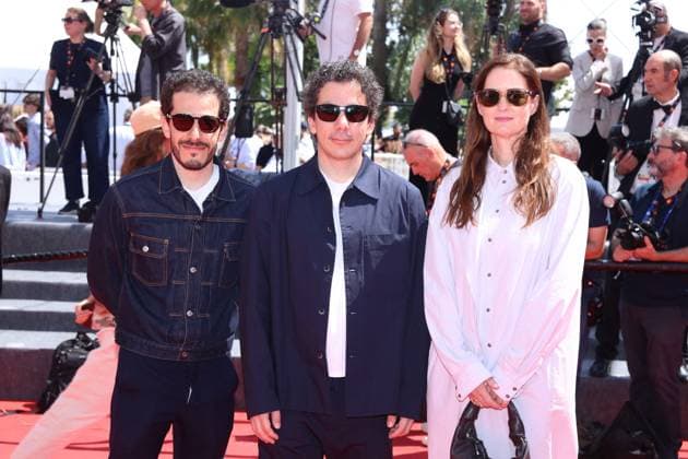 Cannes Sound Of Falling Screening JD Elisha Karmitz, Nathanaël Karmitz and a guest walking the red carpet ahead of the screening of Sound of Falling, presented in Competition, Cannes, France on May 14, 2025 as part of the 78th Cannes Film Festival. Jerome Domine ABACAPRESS.COM Cannes France  Copyright: xDominexJerome ABACAx