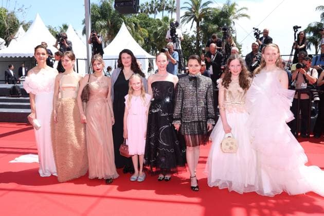 Cannes Sound Of Falling Screening JD Luise Heyer, Lea Drinda, a guest, Hanna Heckt, Mascha Schilinski, Susanne Wüst, Lena Urzendowsky, Laeni Geiseler and Luzia Oppermann walking the red carpet ahead of the screening of Sound of Falling, presented in Competition, Cannes, France on May 14, 2025 as part of the 78th Cannes Film Festival. Jerome Domine ABACAPRESS.COM Cannes France Copyright: xDominexJerome ABACAx